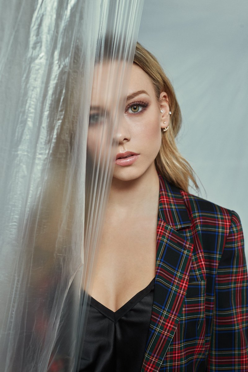Ester Exposito Карла