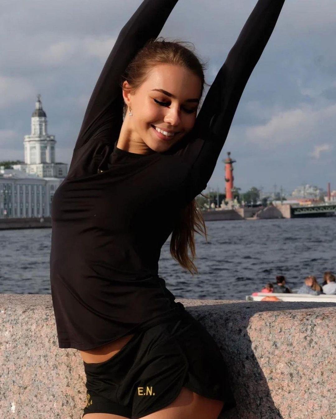 Алина Засобина ноги