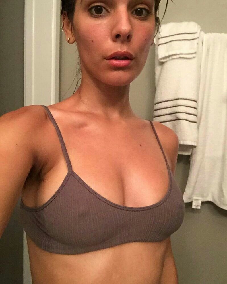 Caitlin Stasey горячие