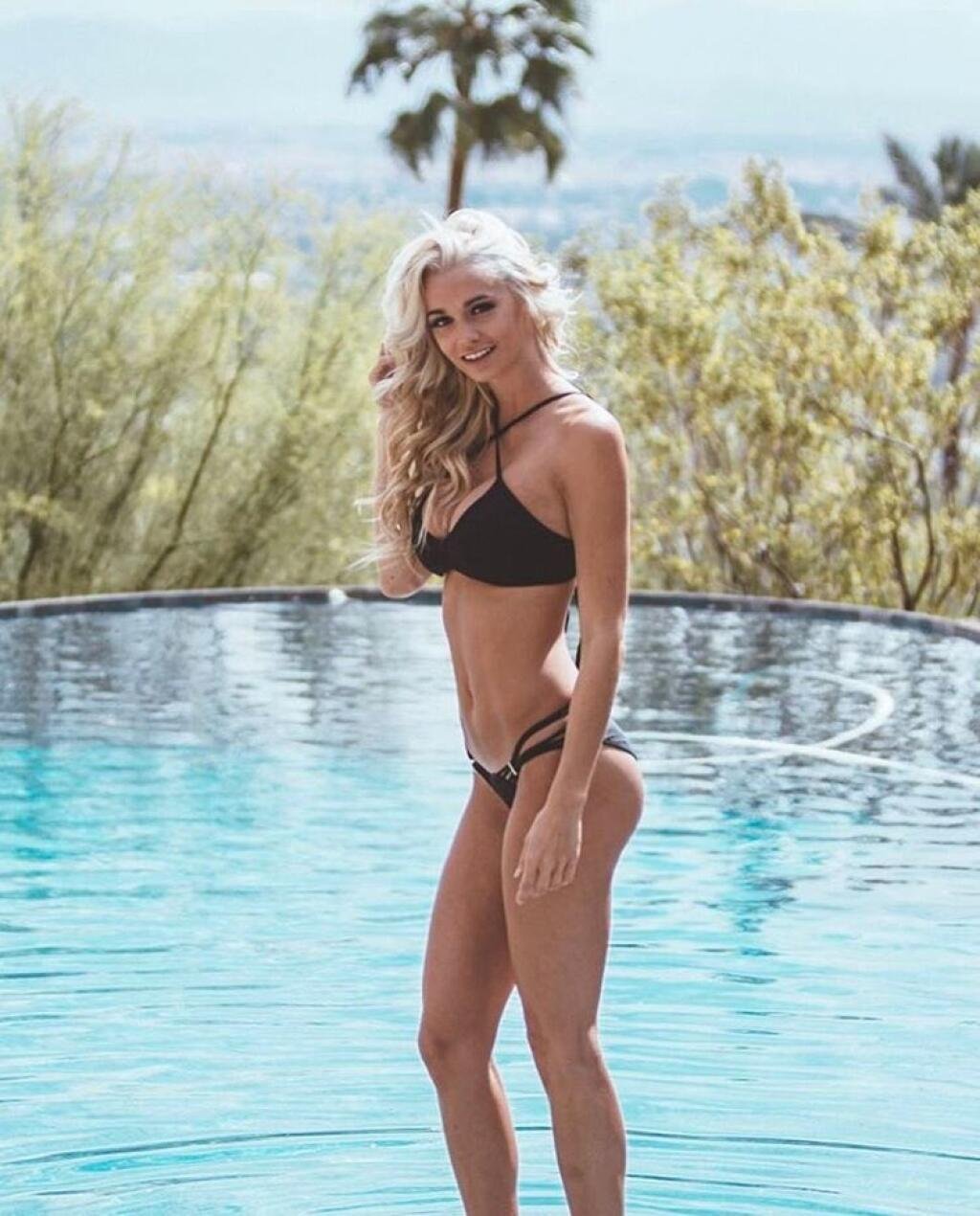 Caitlin Arnett горячие