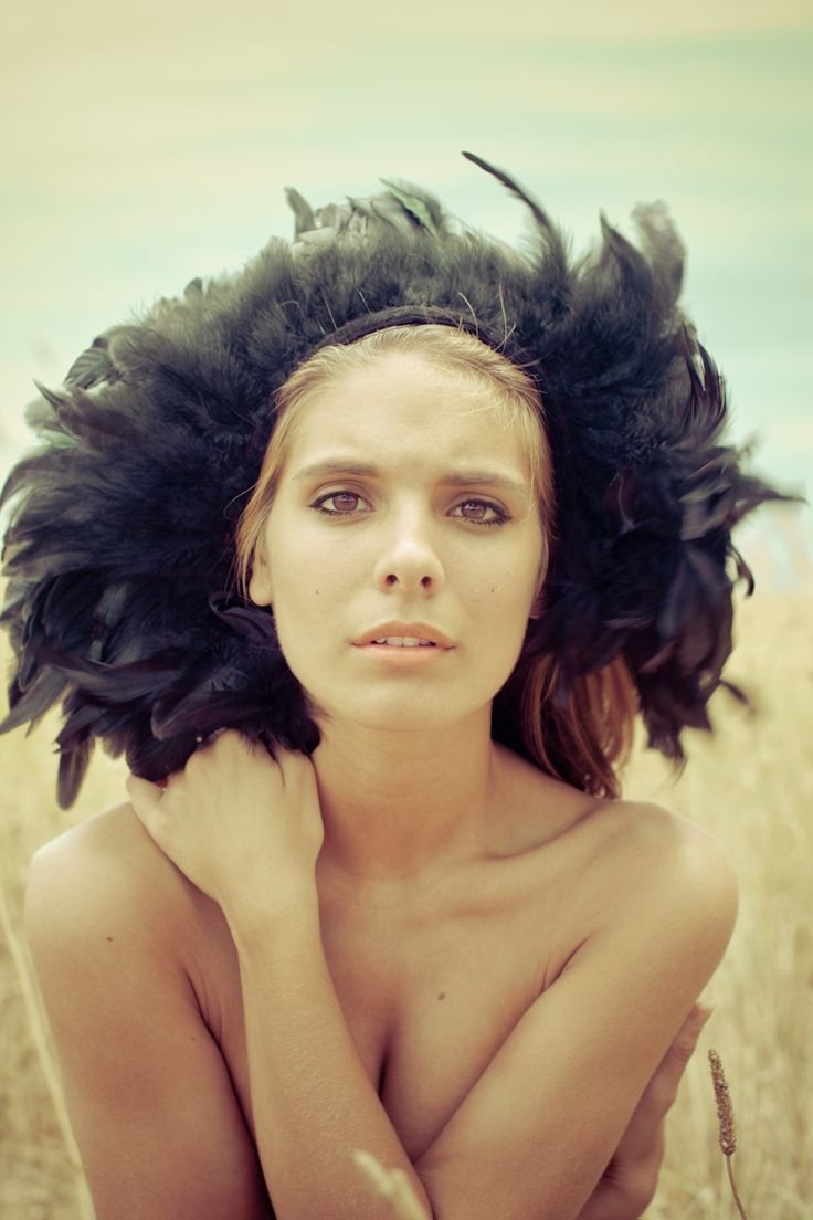 Кэйтлин Стэйси (Caitlin Stasey)