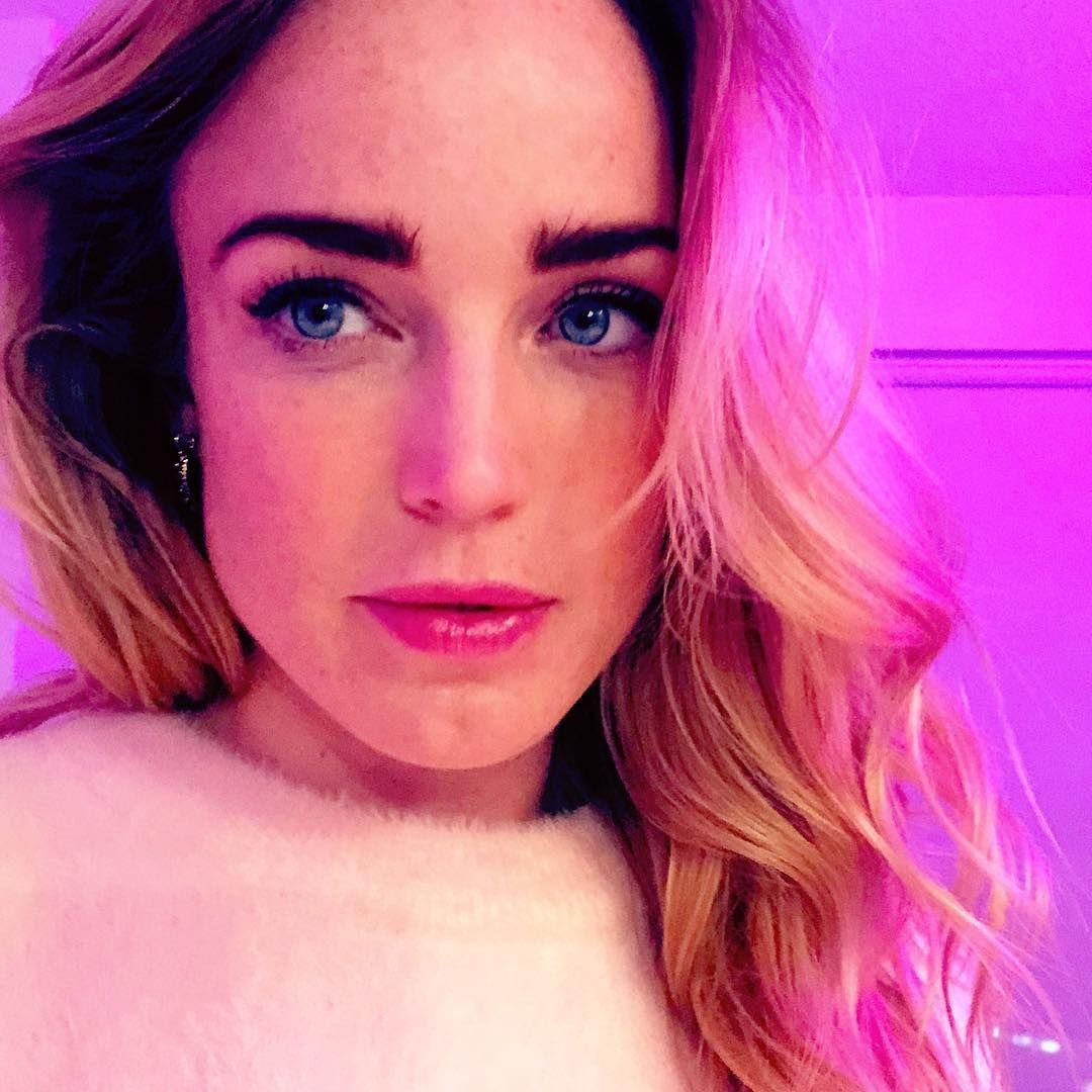 Caity Lotz selfie