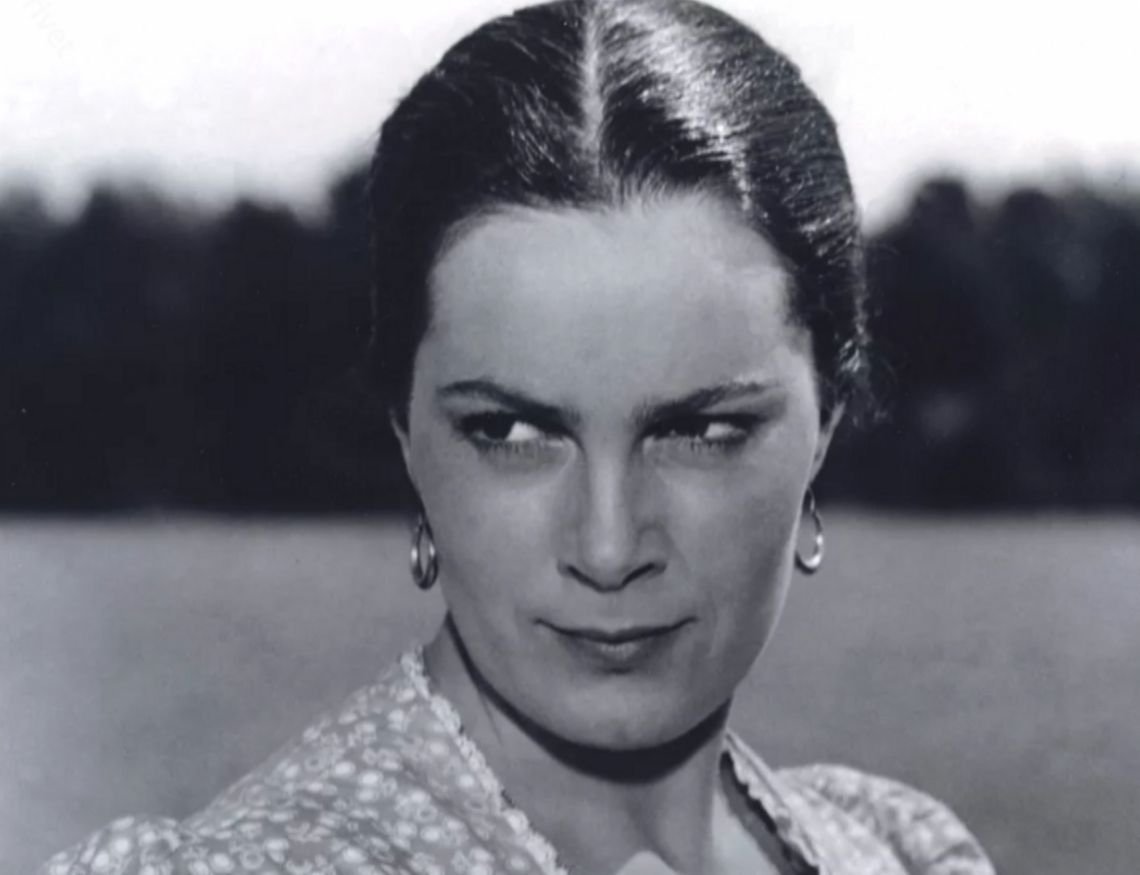 Элина Быстрицкая