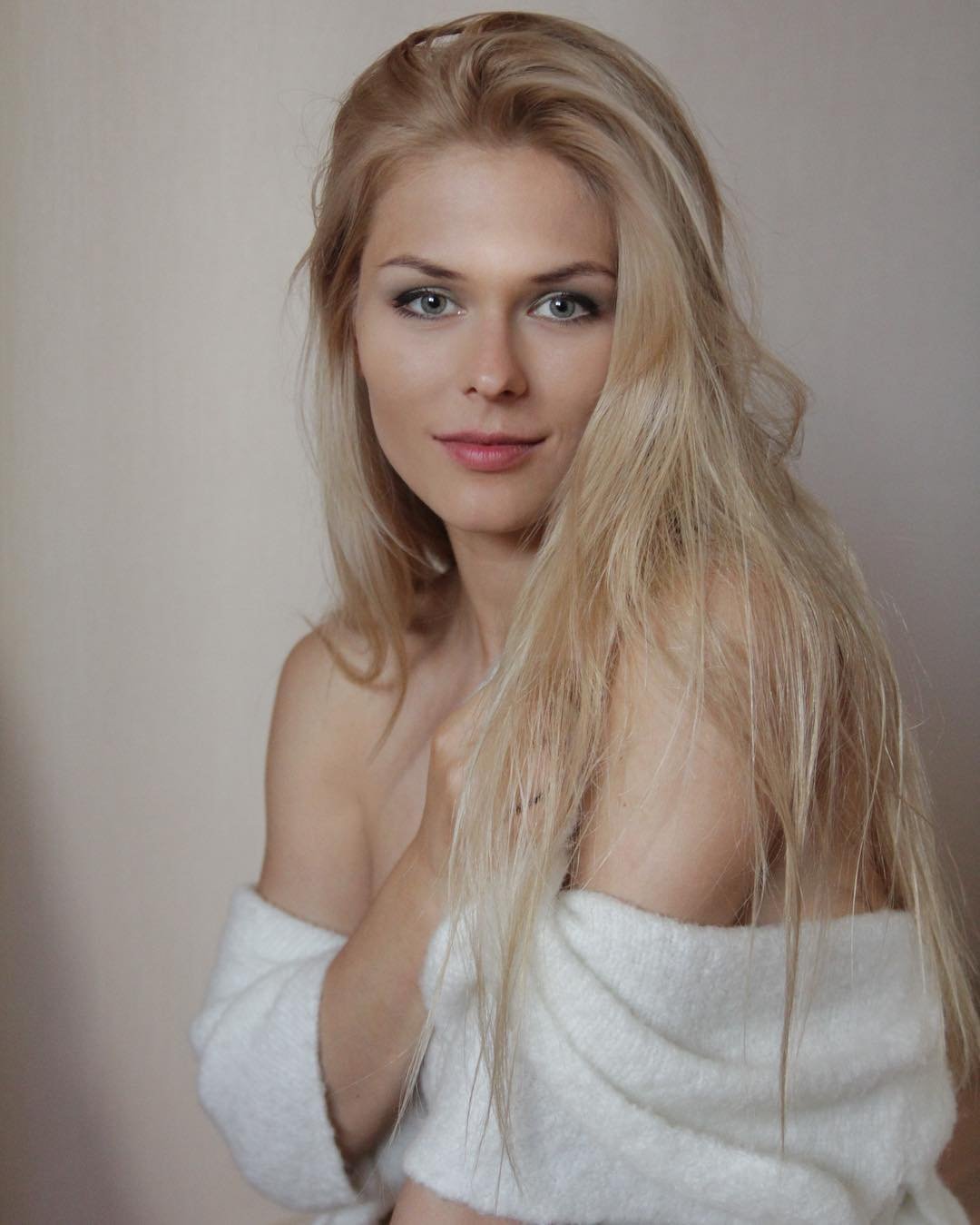 Катарина Сури босиком