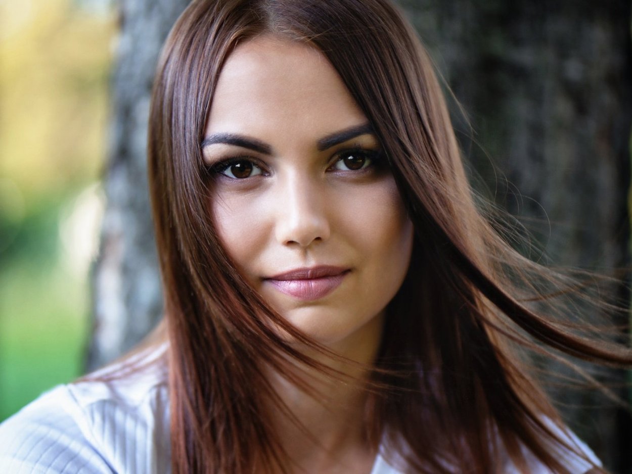 Кареглазые девушки