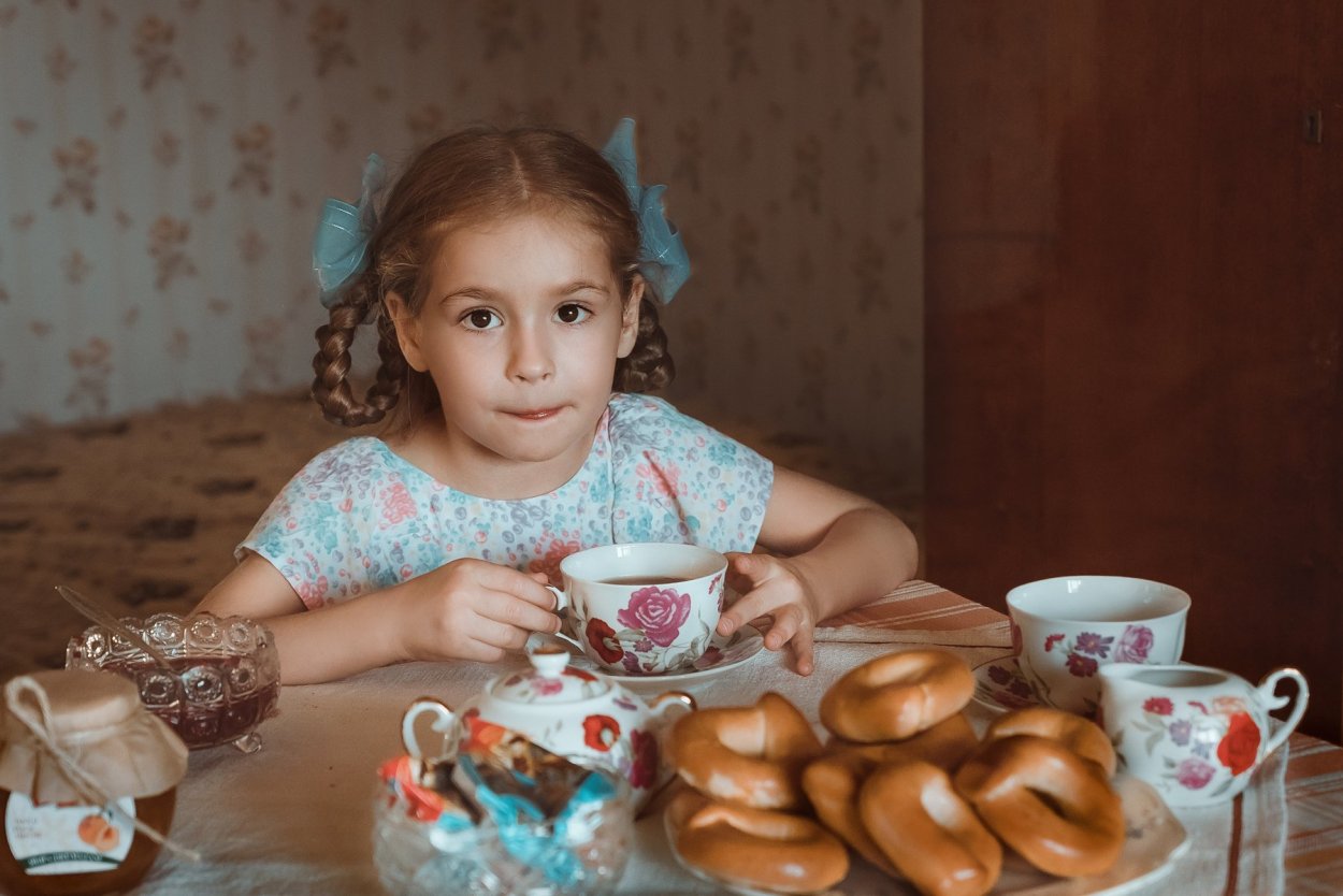 Чаепитие девочки