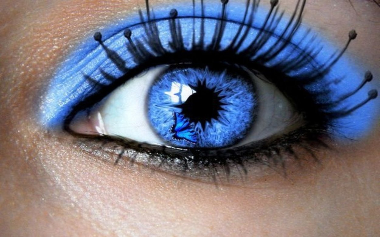 фото глаза в синем цвете тренд