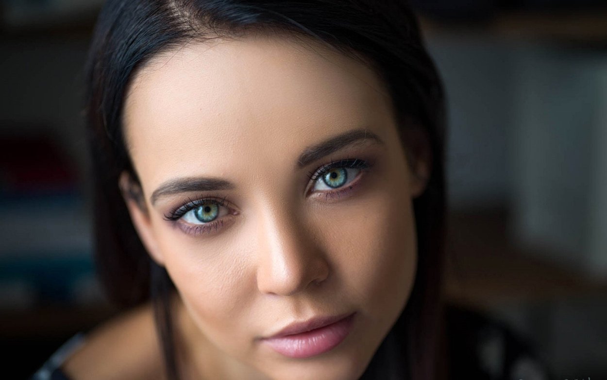 Ангелина Петрова лицо