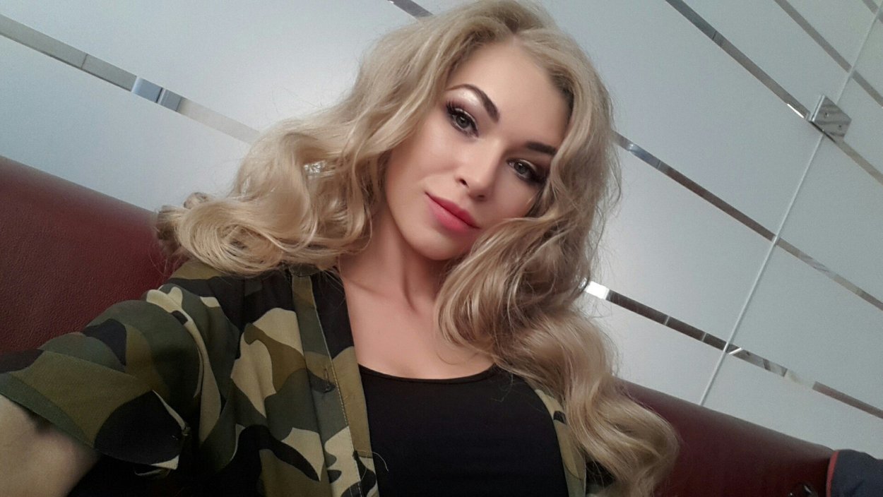 Ведущая Елена Гринник