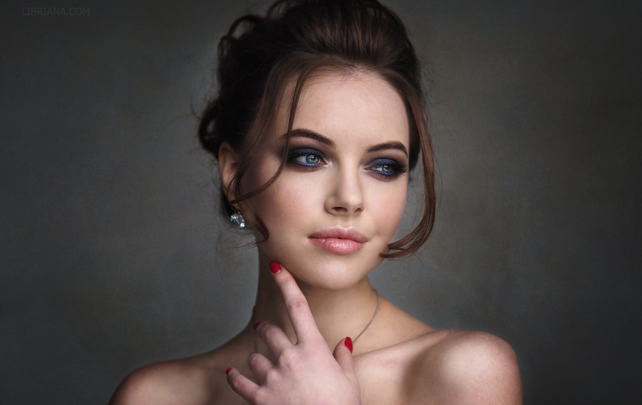 Cara Delevingne брови