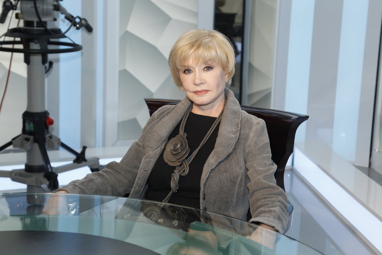 Актриса Вера Алентова в купальнике