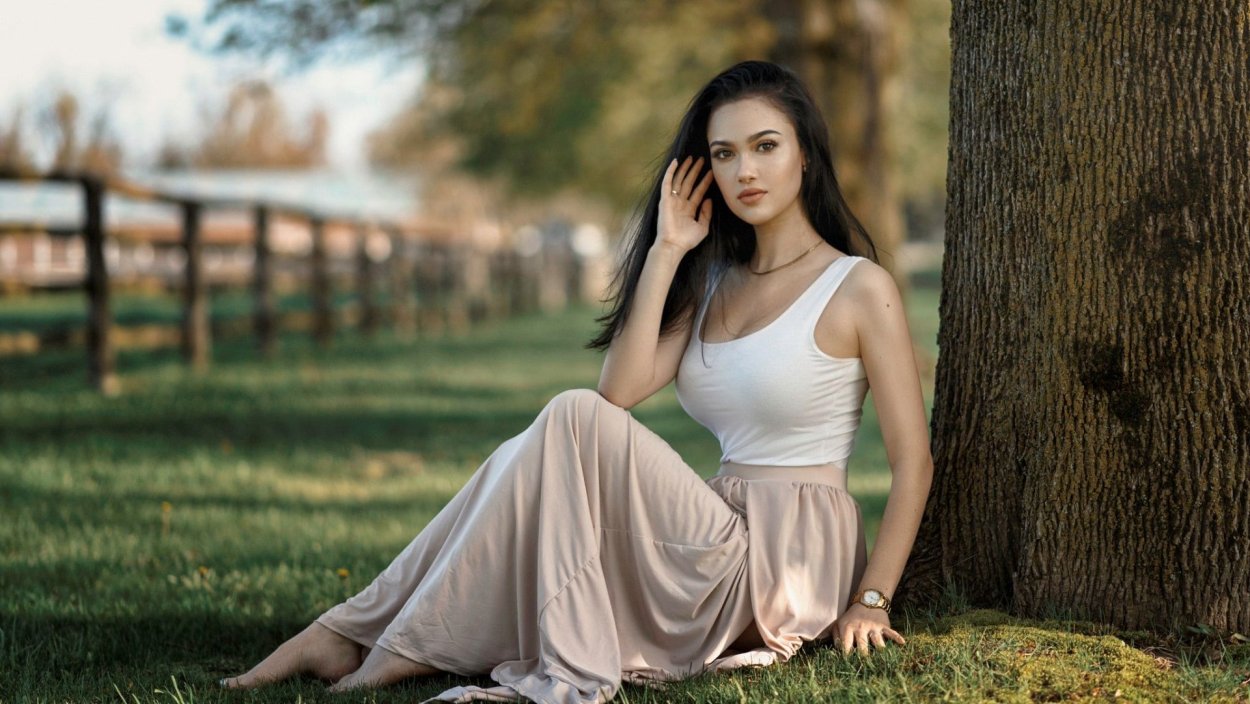 Frances a модель в платье
