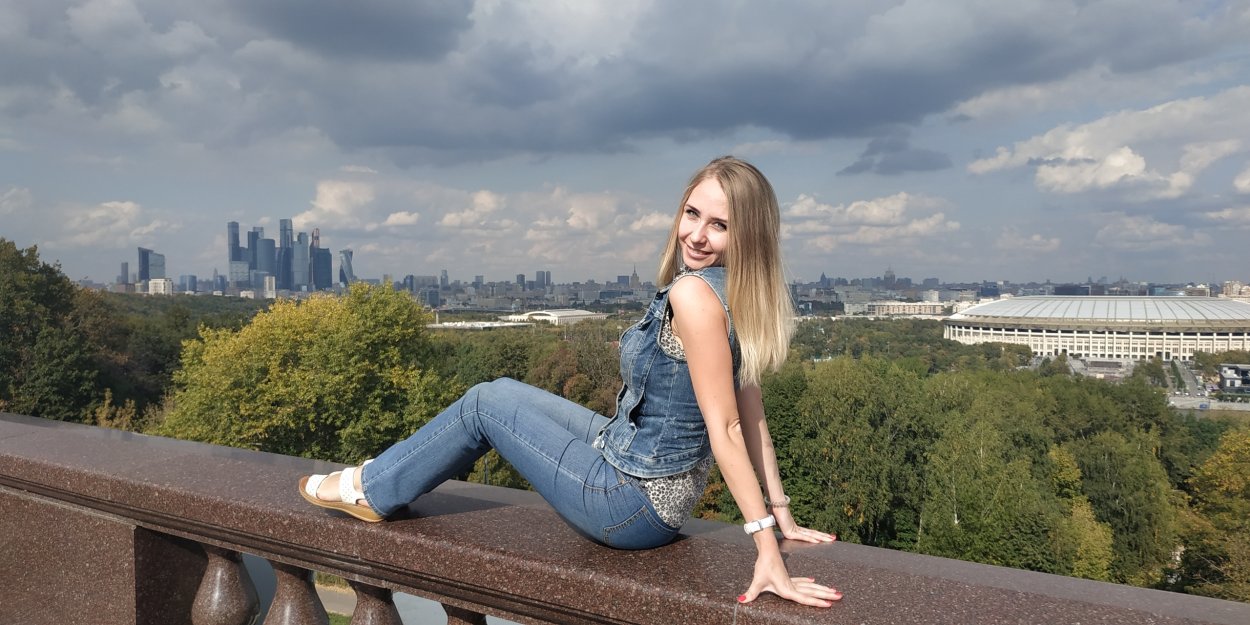 Юлия Макарова ведущая Россия 24 в купальнике