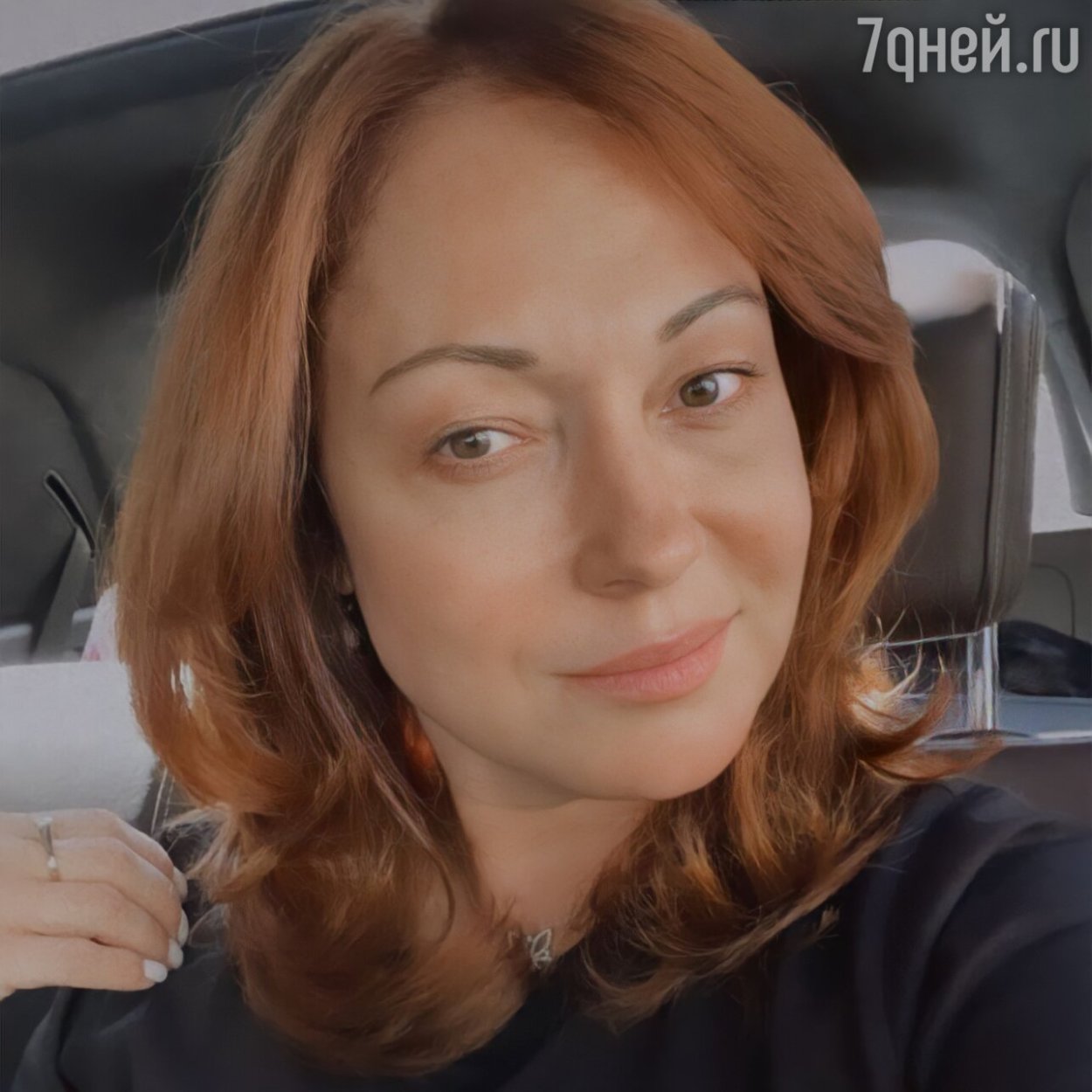 Актриса Виктория Тарасова в купальнике