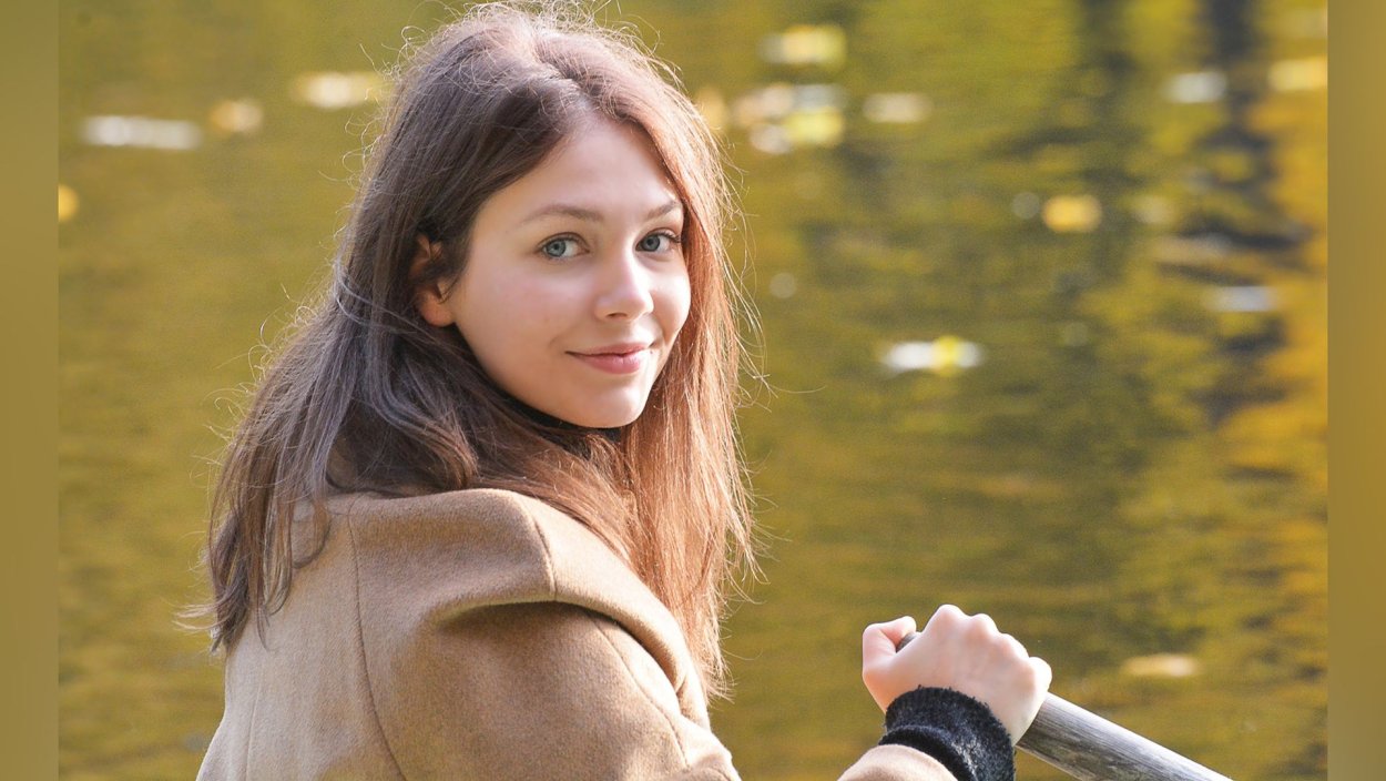 Актриса Юлия Мельникова в купальнике
