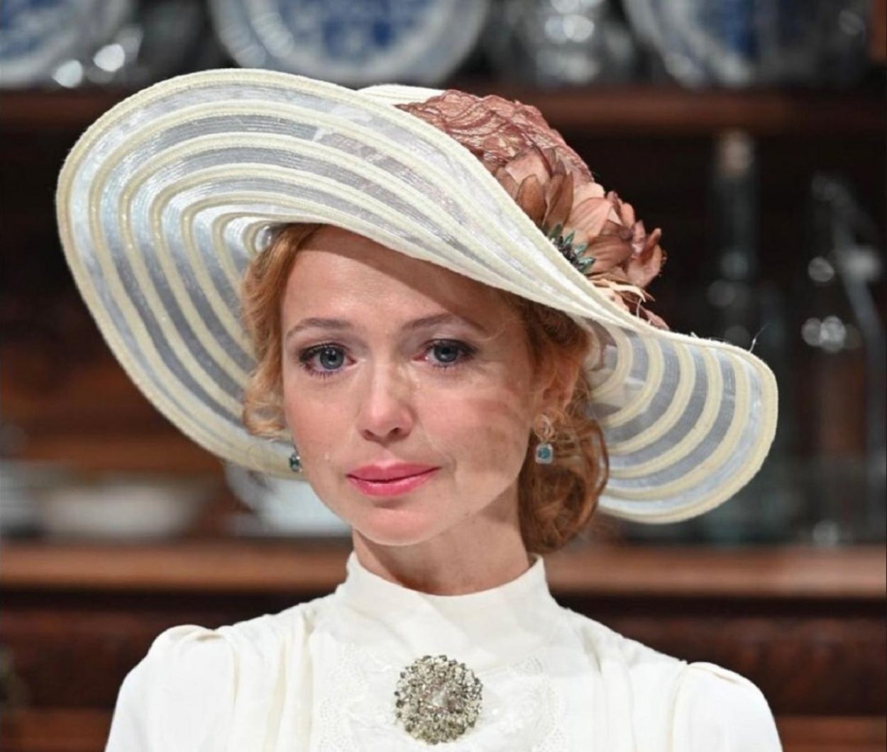 Елена Захарова с цветами