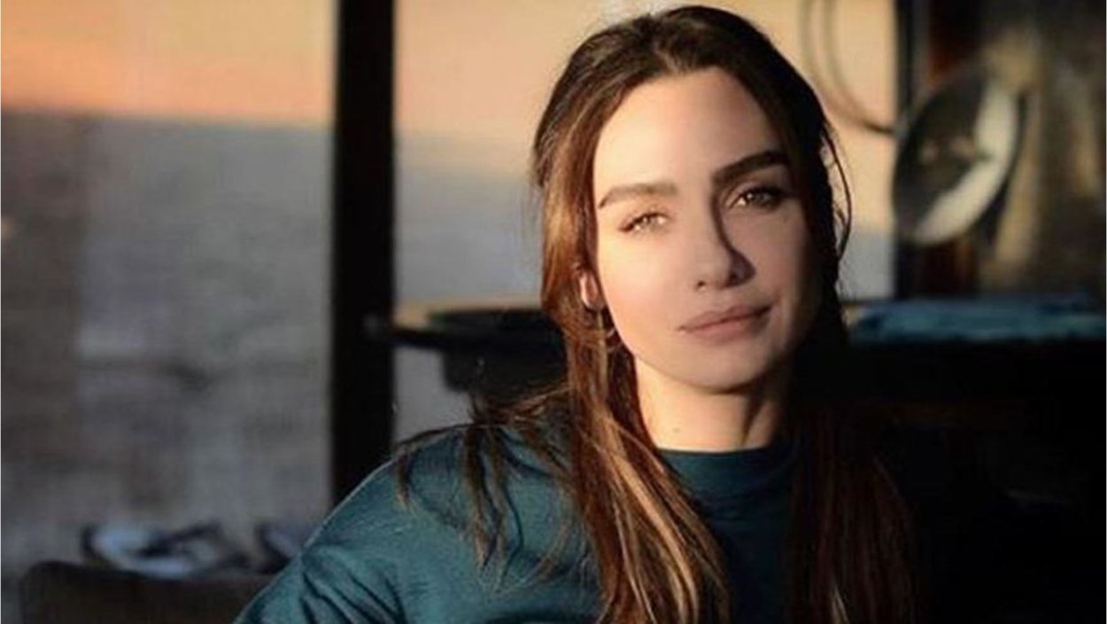 Birce Akalay черно белая любовь