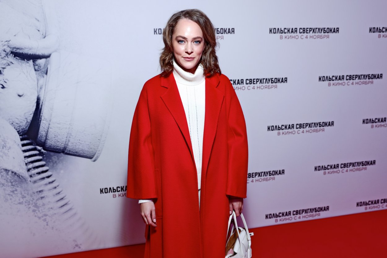 Марина Александрова босиком