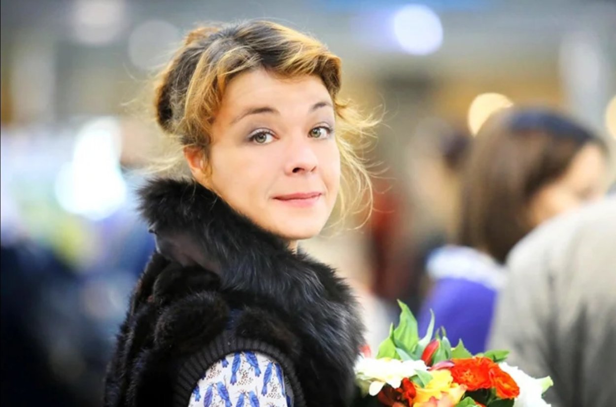 Юлия Захарова актриса в купальнике