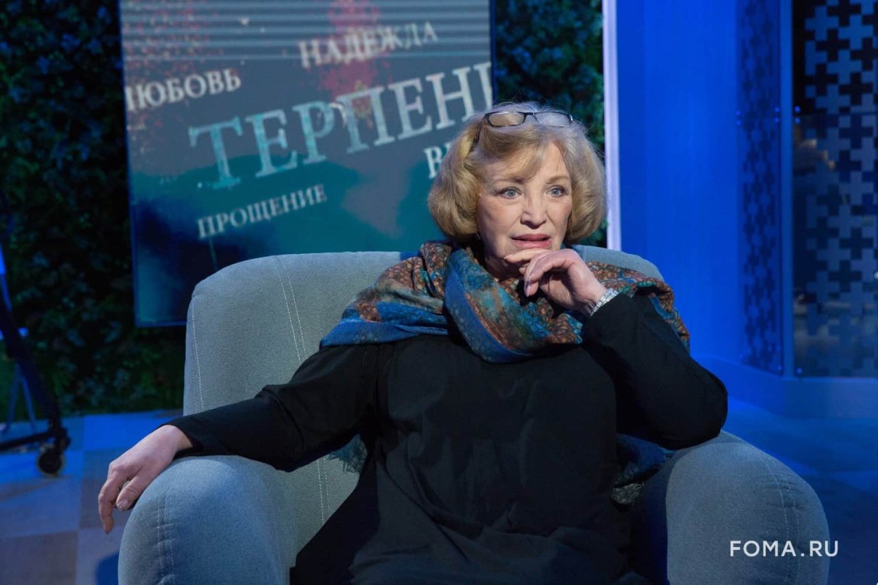 Ольга Олексий в платье