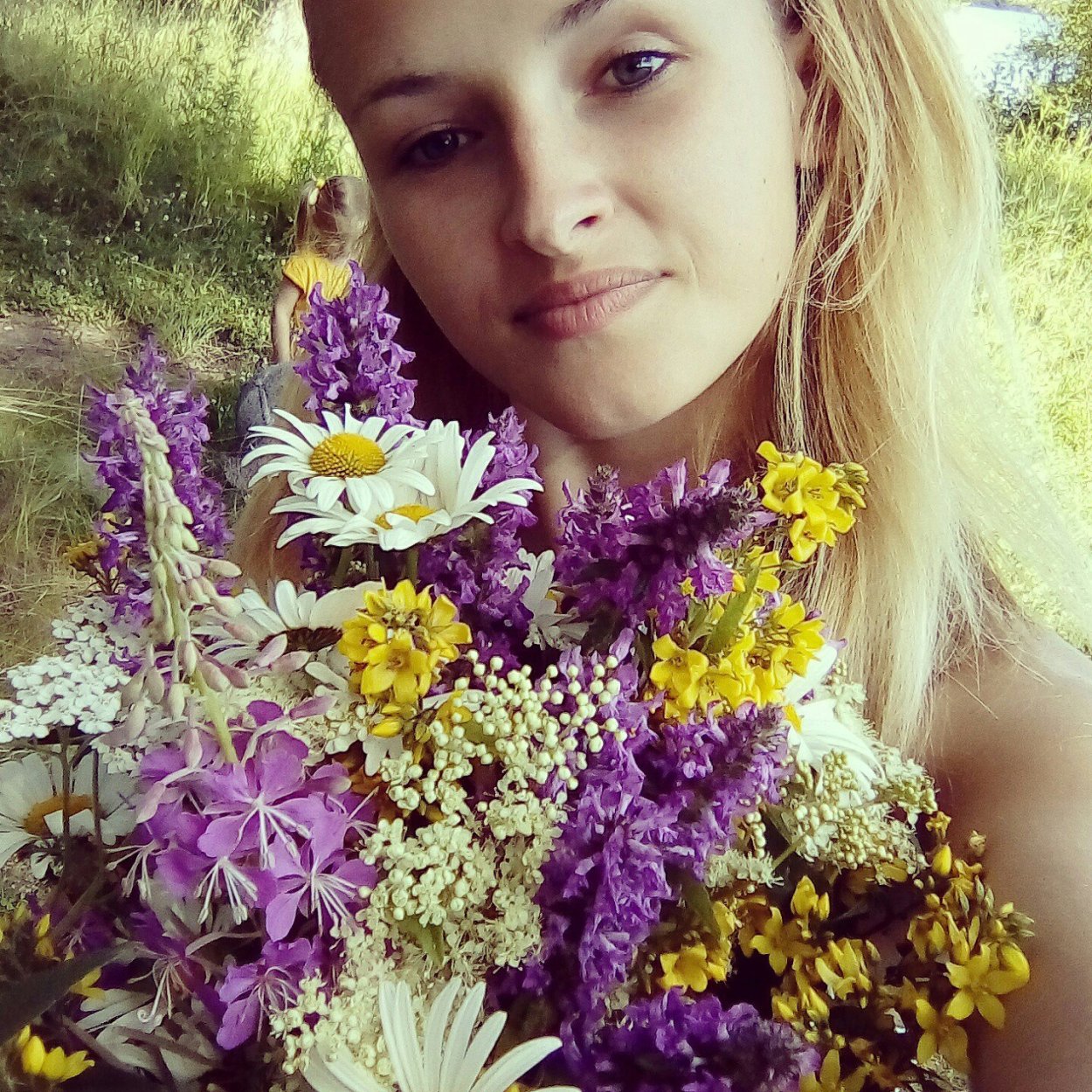 Илана Юрьева босиком