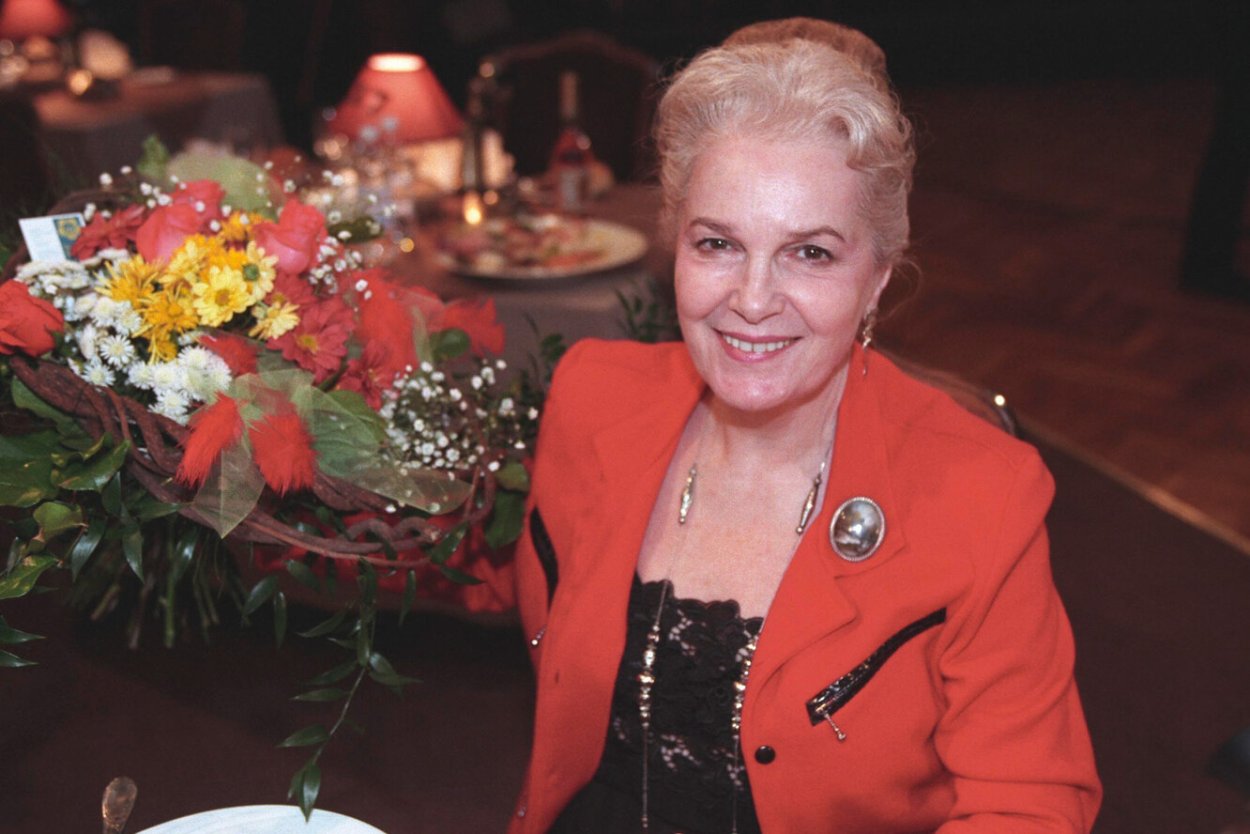 Элина Быстрицкая