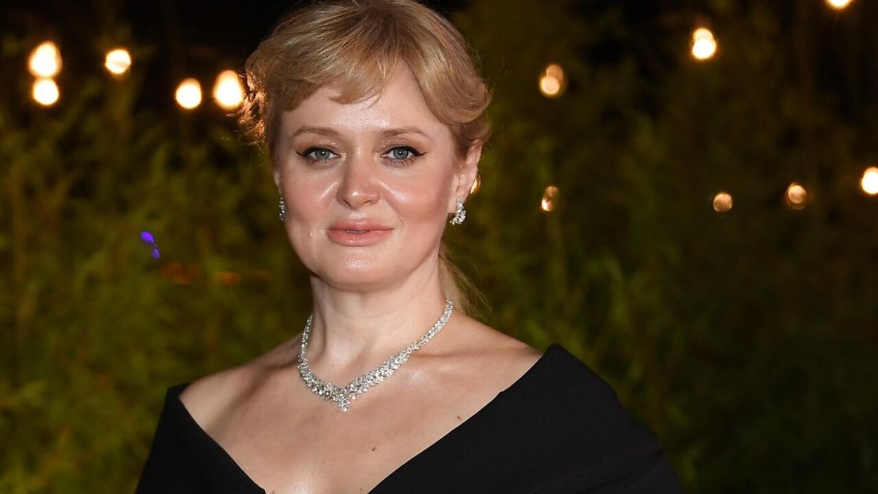 Анна Михалкова декольте