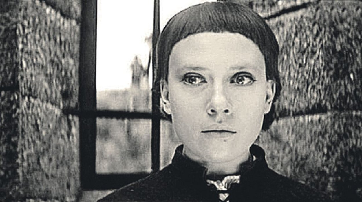 Юлия Степанова актриса