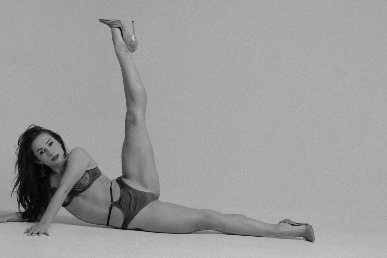 Polina Volynets Maxim France