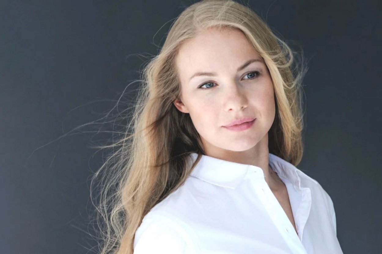 Елена Корикова