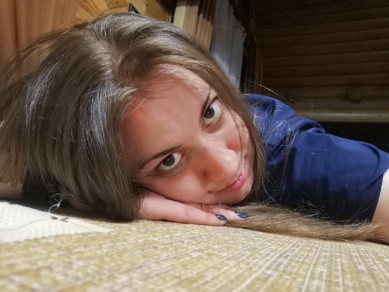 Настя Уколова босиком