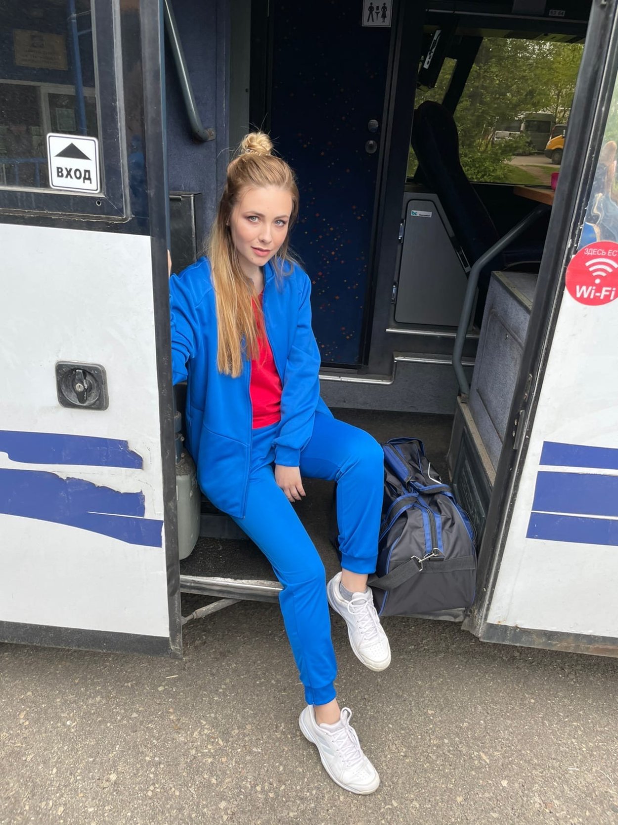 За витриной фильм 2019