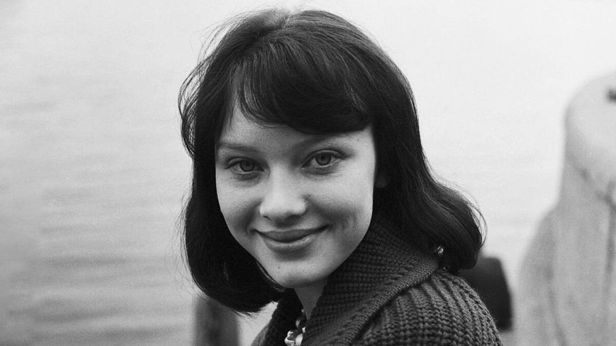 Саша Савельева ноги