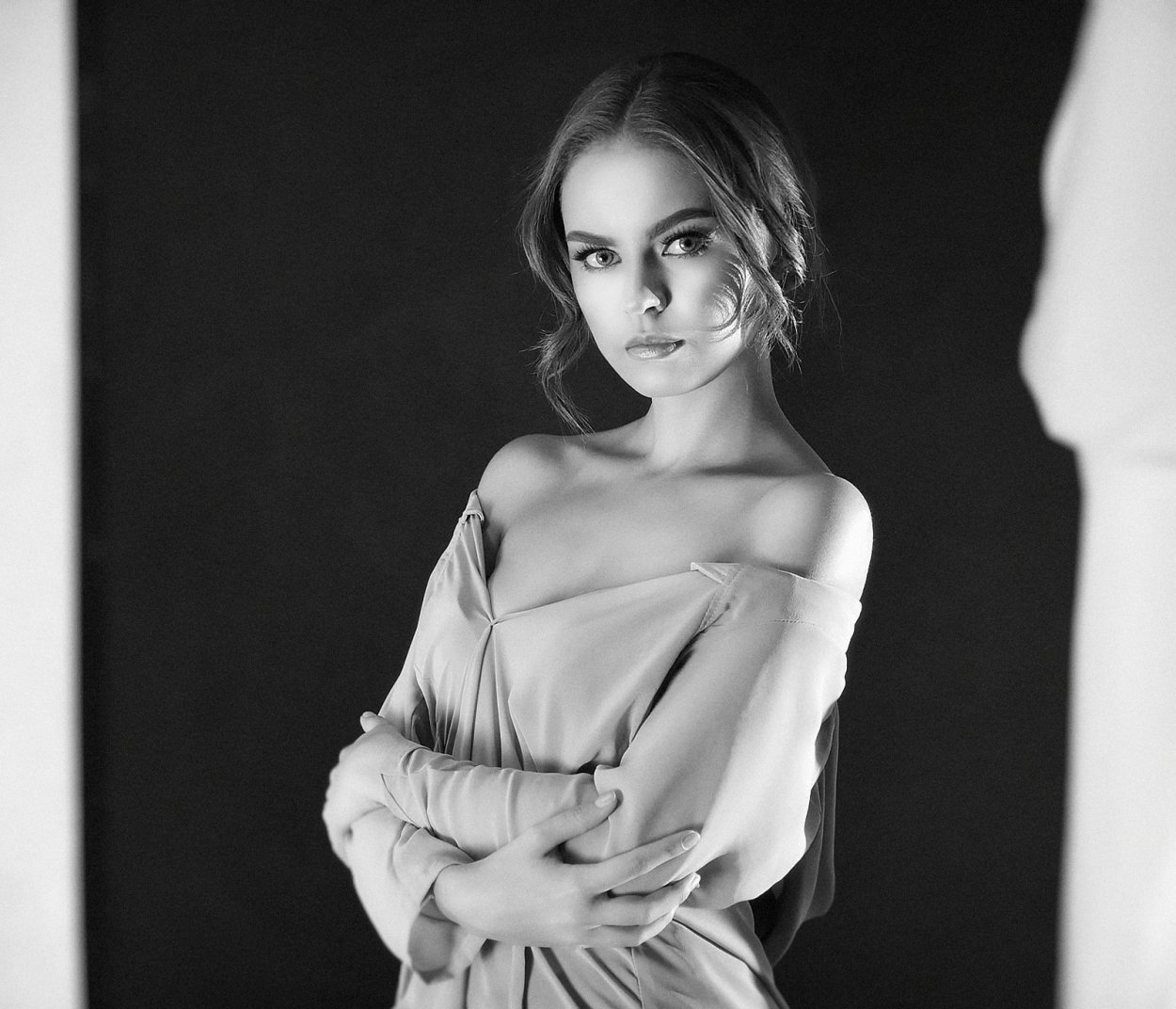 Джина Монелли feet