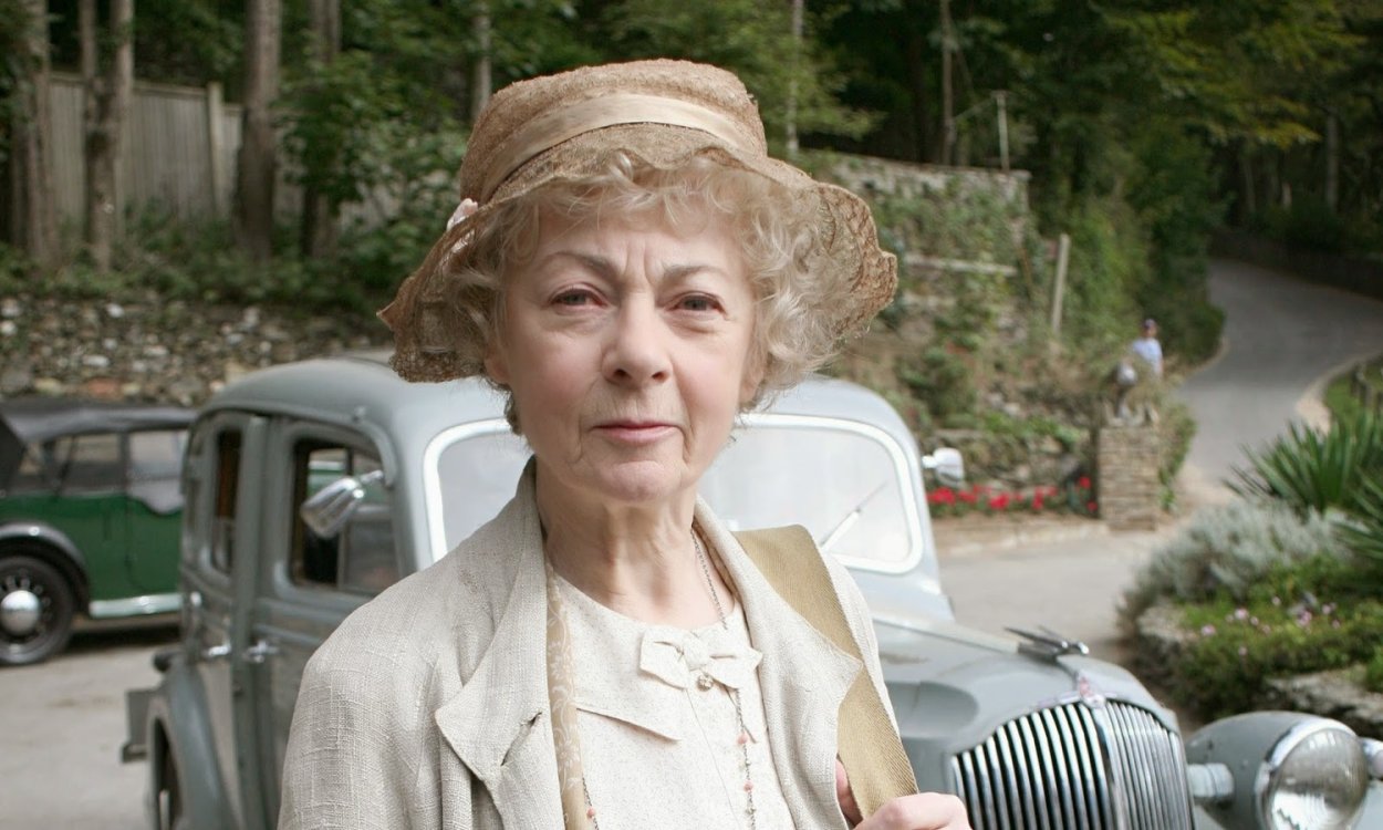 Joan Hickson в молодости