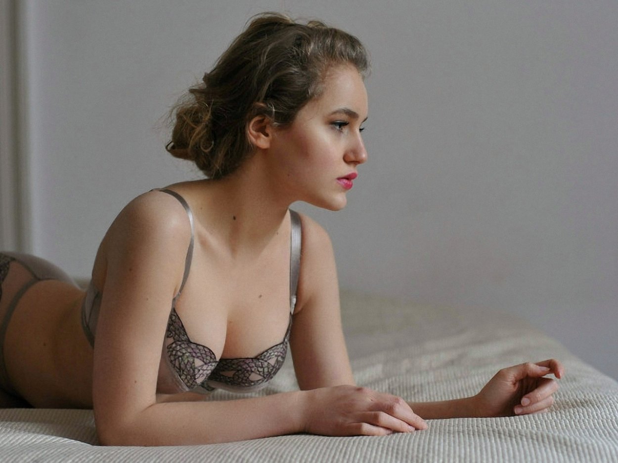 Анна Горшкова фото в купальнике