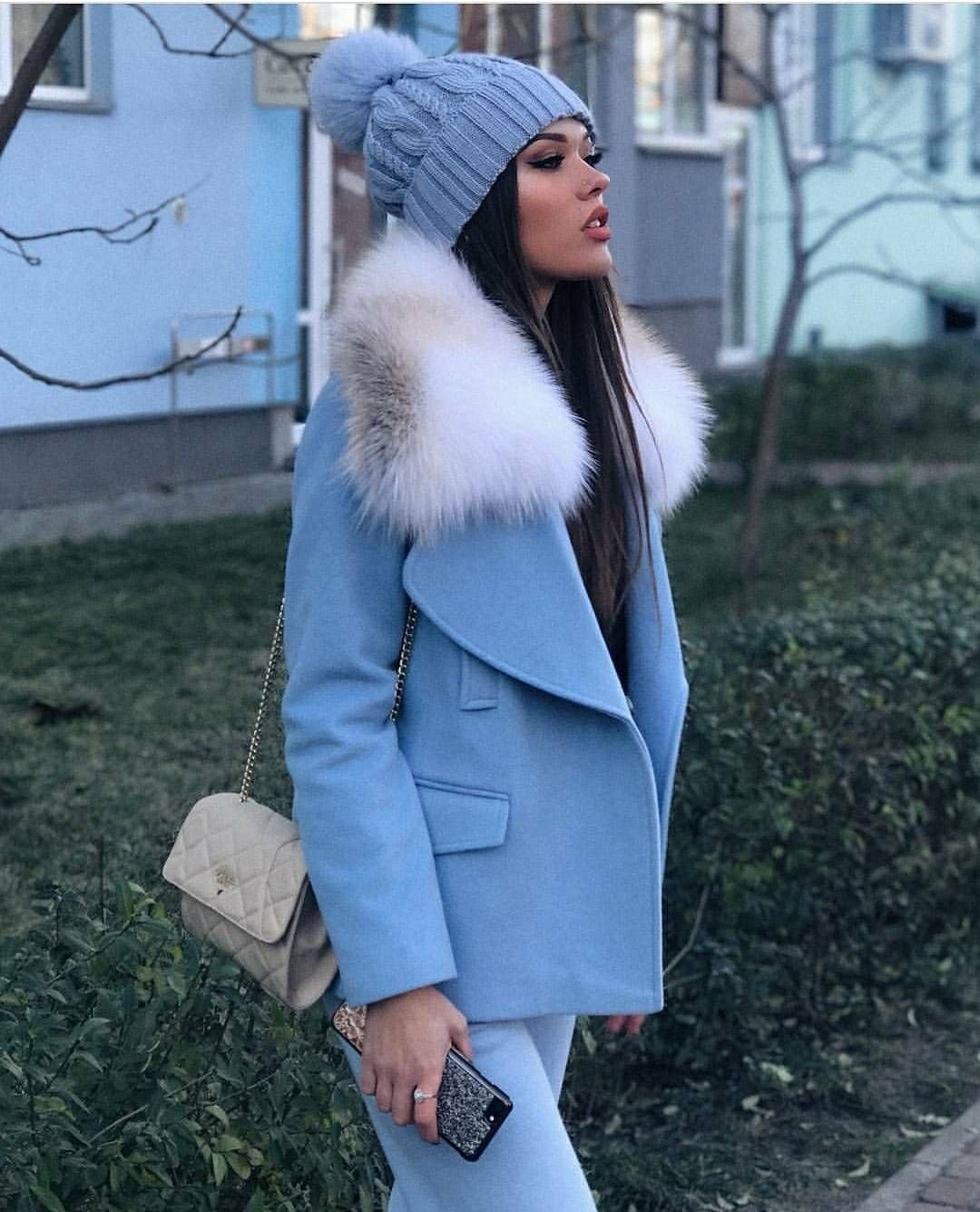 Синее пальто
