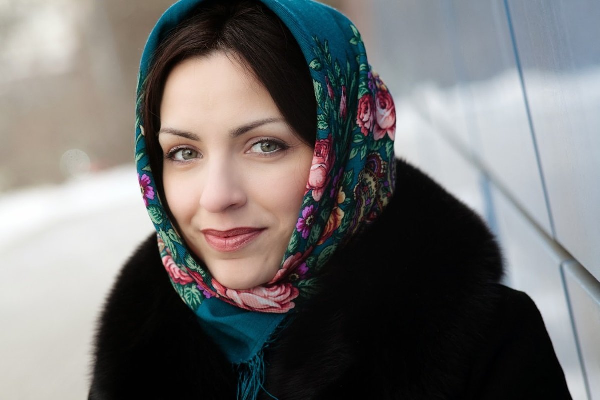 Женщина в платке