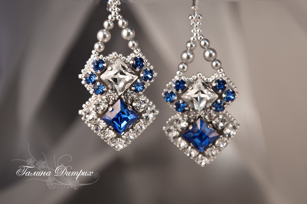 Серьги из бисера с кристаллами