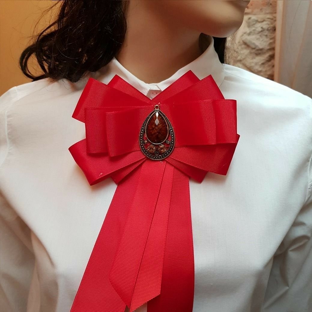 Красный галстук для девочки