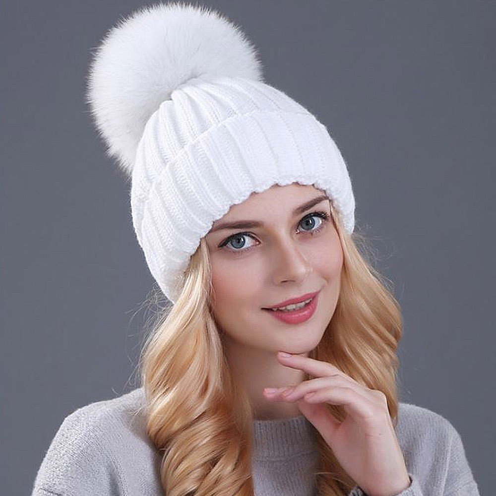 Шапка зимняя женская бини белая