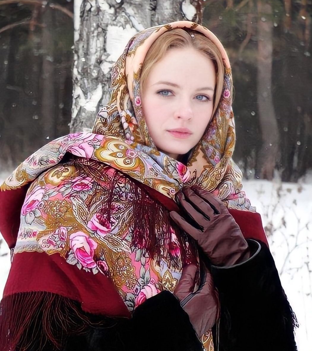 Русская девушка в платке