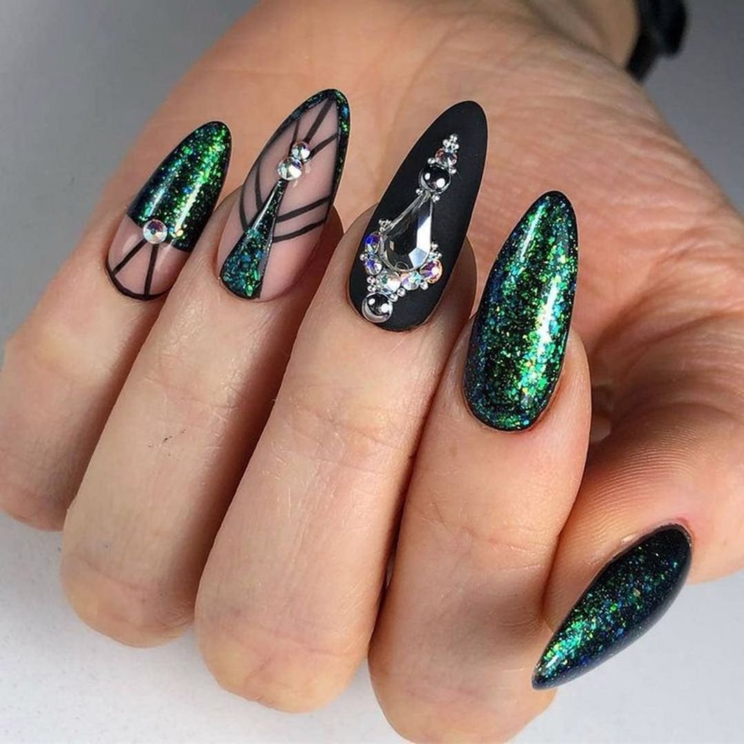 Дизайн ногтей зеленый с черным