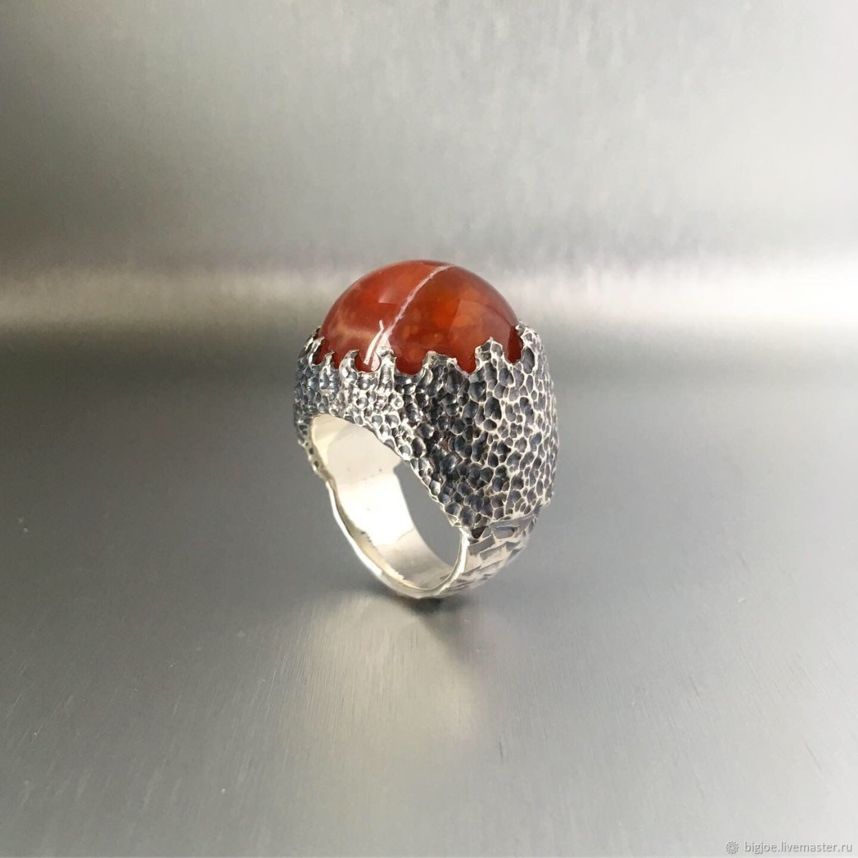 Кольцо с сердоликом из серебра