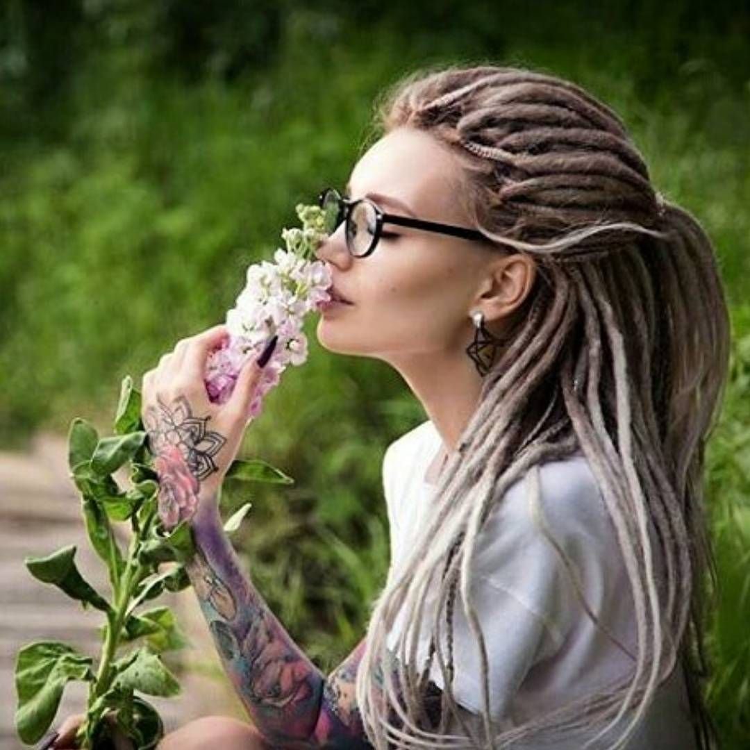 Стильные девушки с дредами