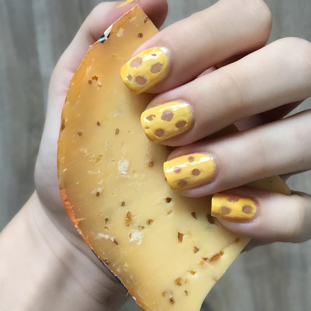 Маникюр с сыром