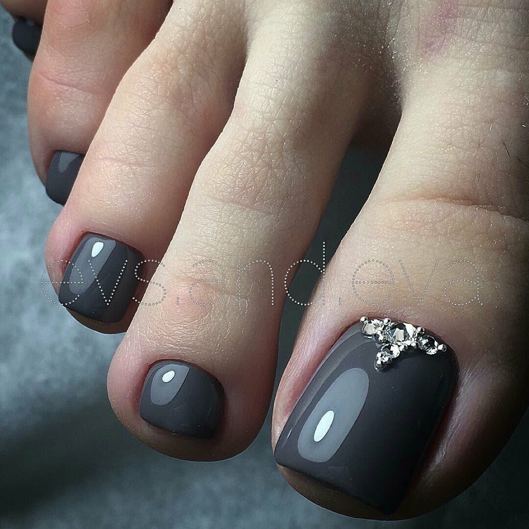 Педикюр серый