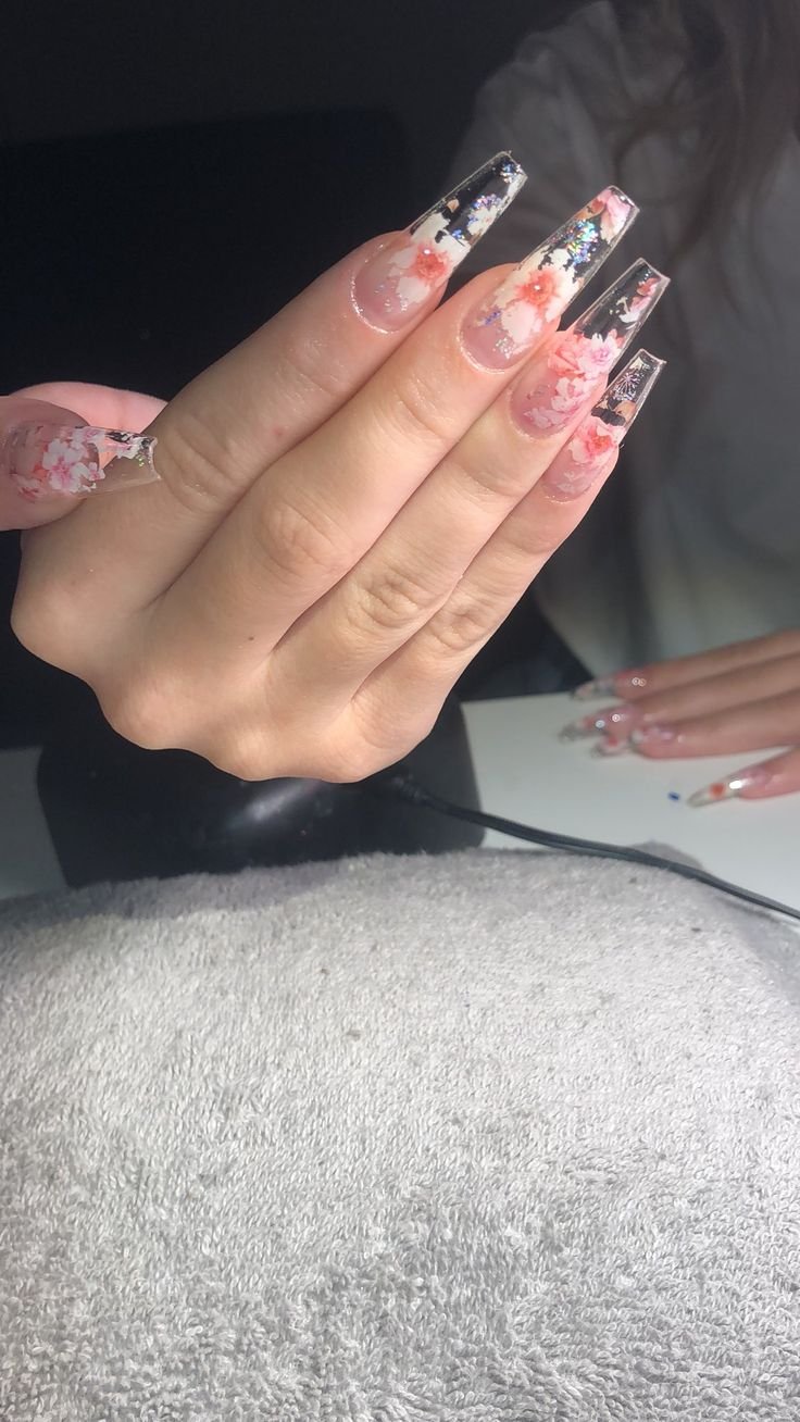 Прозрачный маникюр длинные