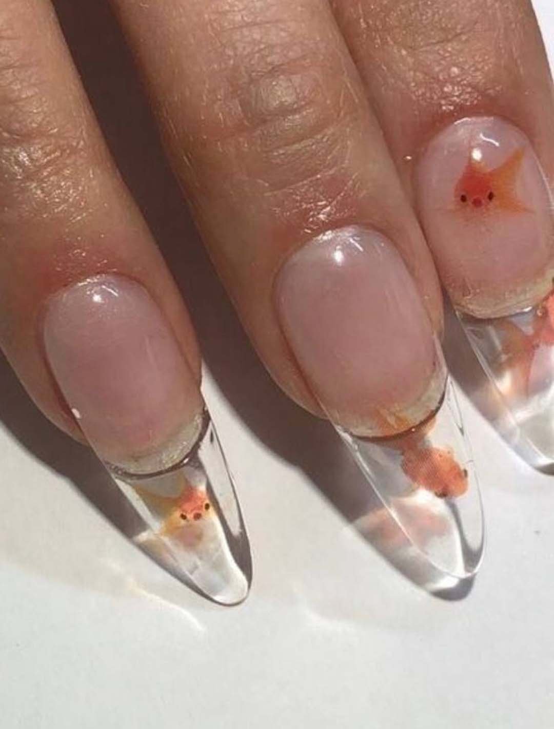 Маникюр с прозрачным кончиком