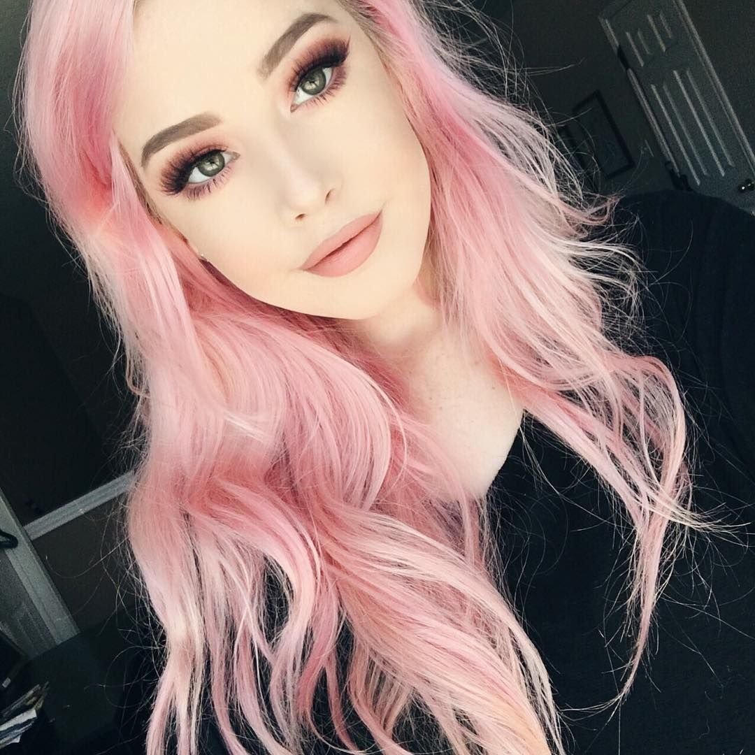 Hailie Barber Pastel Pink hair